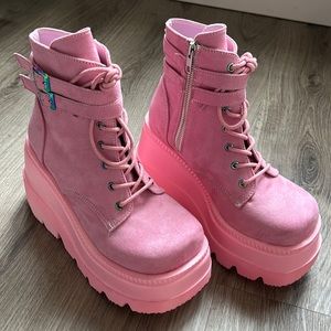 Demonias Shaker Pink size 8